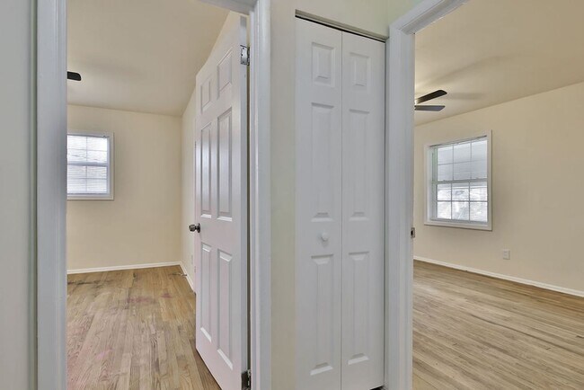 Building Photo - Newly Renovated Duplex