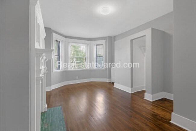 Building Photo - Beautiful, Fully Renovated BU West Campus 4 Bed/2 Bath on Glenville Ave in Allston for 9/1/2026