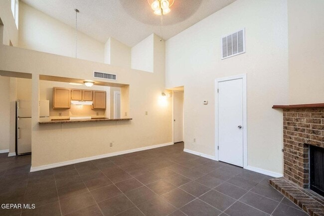 Building Photo - 1555 Common Dr