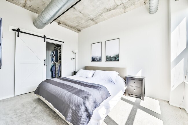 Building Photo - 6 S Laflin St