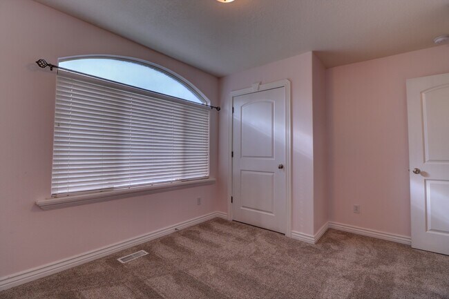 Building Photo - New reduced rent!