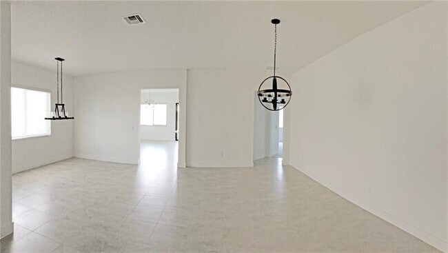 Building Photo - 10930 Windward St