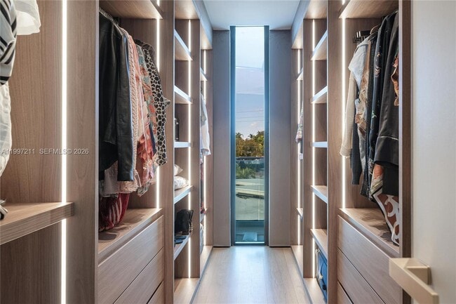 Building Photo - 1045 W 47th Ct