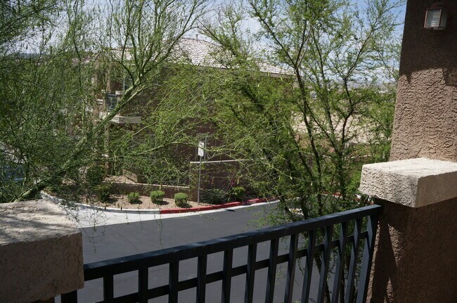 Building Photo - BEAUTIFUL SOUTH LAS VEGAS HOME IN A QUIET ...