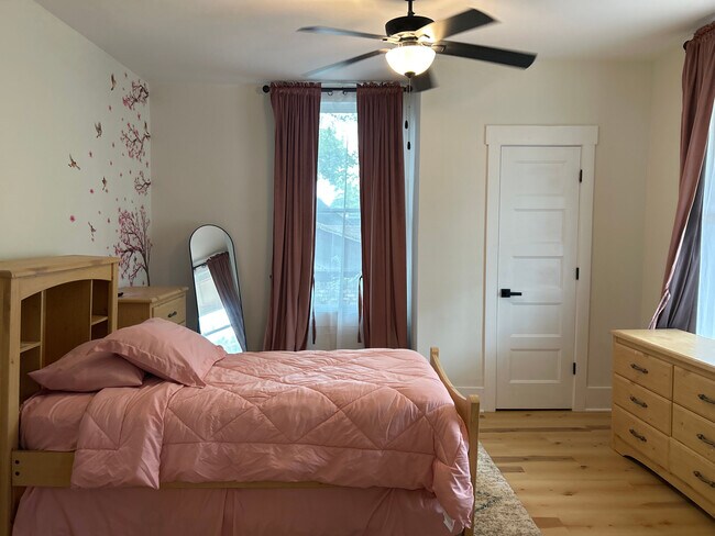 Building Photo - Room in Single Family Home on Beecher St SW