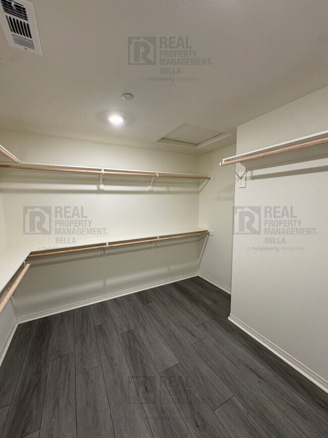 Building Photo - Cul-De-Sac Home in Heritage Lake Featuring Downstairs Bedroom & Bath + Loft