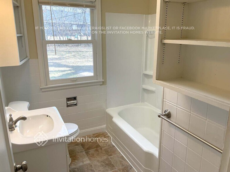 Building Photo - 2940 Orchard Ave N