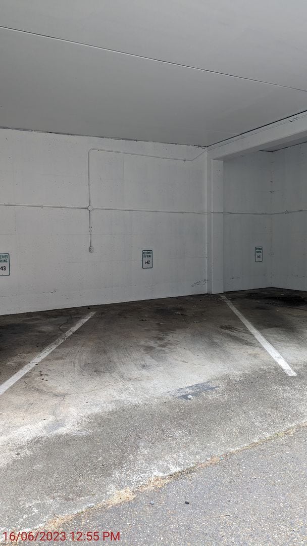 Building Photo - 10819 NE 37th Pl