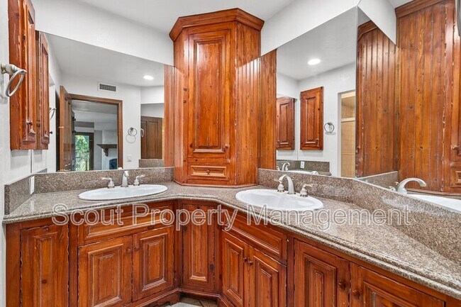 Building Photo - 38285 Oaktree Loop
