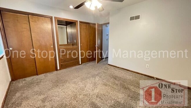Building Photo - 2 Bedroom, 2 Bathroom Duplex in Raytown, MO