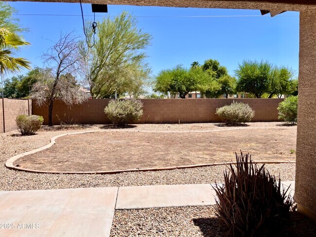 Building Photo - 1825 E Aloe Pl