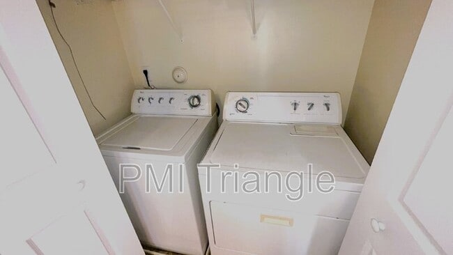 Building Photo - 316 Linden Park Ln