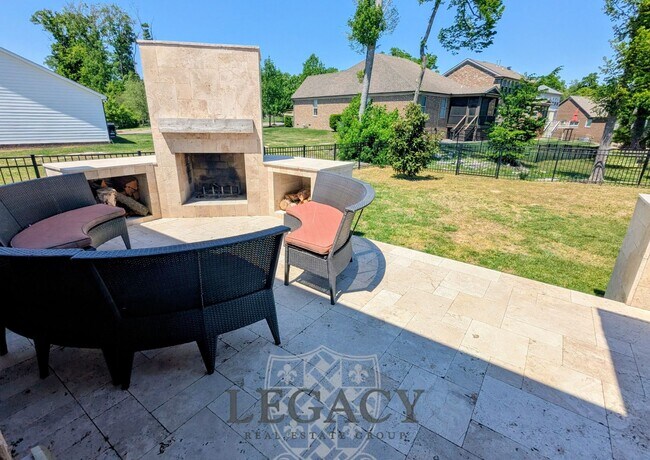 Building Photo - 6150 Christmas Dr