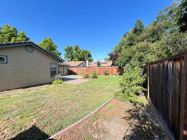 Building Photo - Brand New Flooring and FRESH Paint - SPACIOUS 3 BEDROOM HOUSE IN LIVERMORE!!!