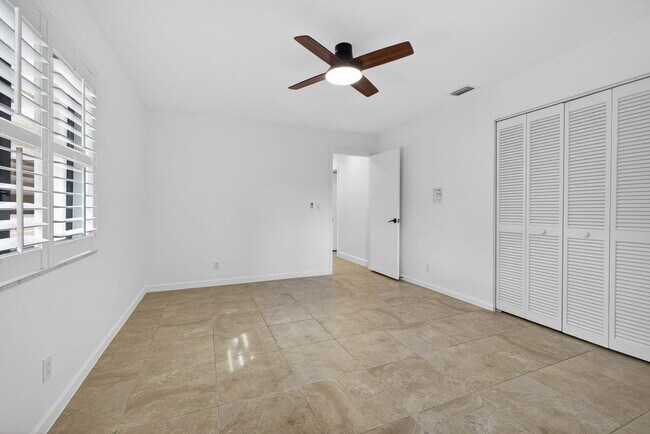 Building Photo - 1776 The 12th Fairway