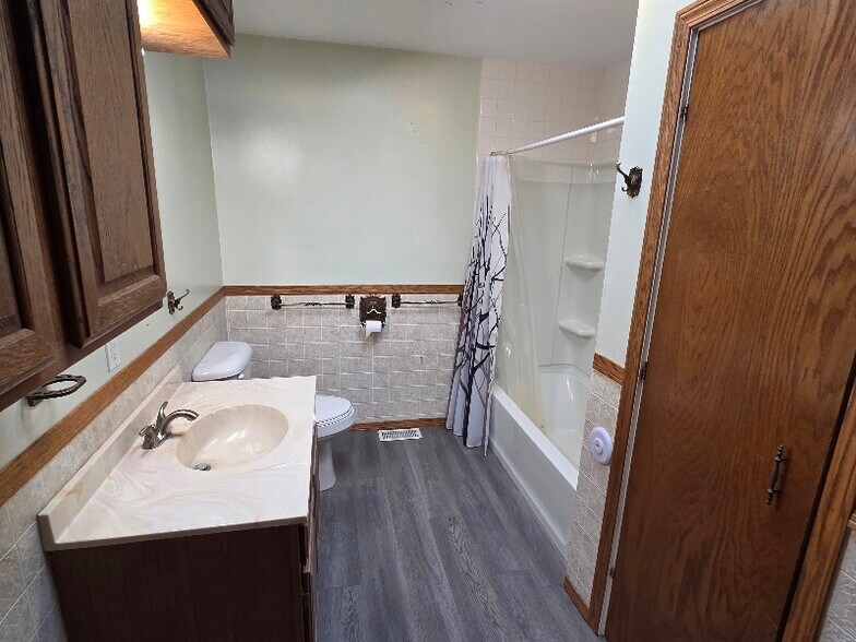 Building Photo - 6071 Jackrabbit Ln