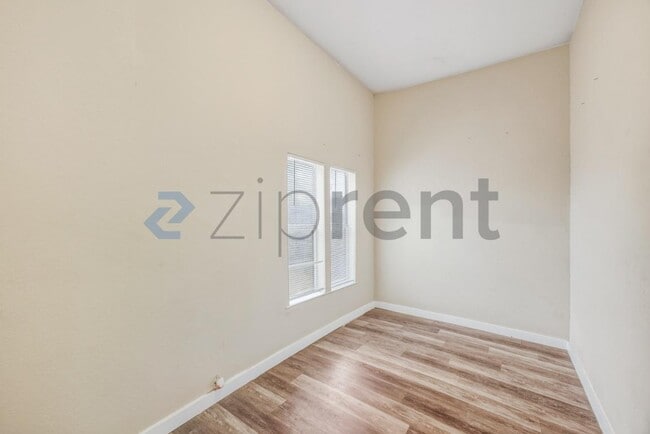 Building Photo - 125 Southolme Ave