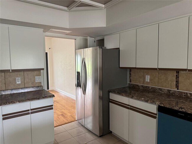 Building Photo - 2450 Sweetwater Country Club Dr