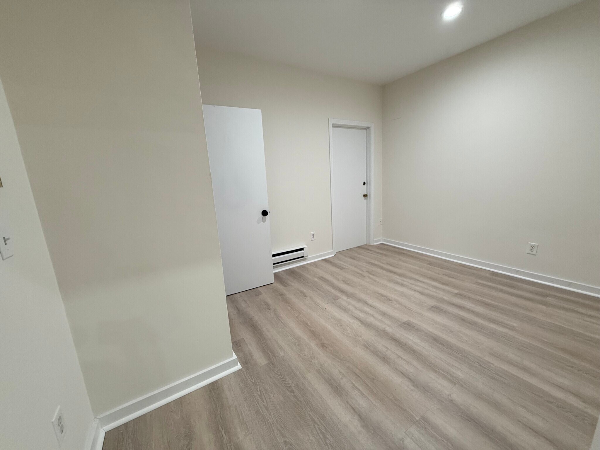 Building Photo - 452 Park Dr