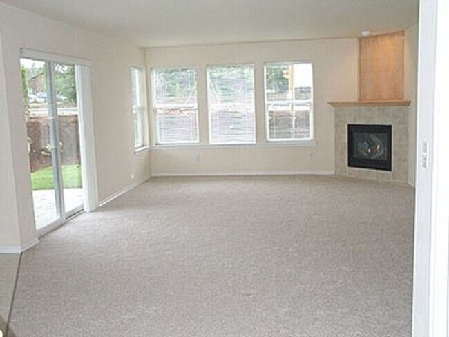 Building Photo - Walnut Grove 2 Bedroom, 2 Bath Condominium