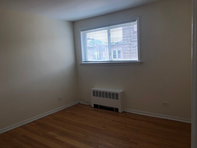 Building Photo - 6130 N Seeley Ave
