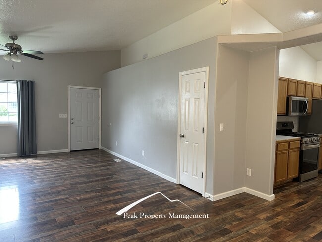 Building Photo - 614 Alturas St