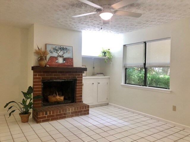 Living Room - 120 Wellington Ct