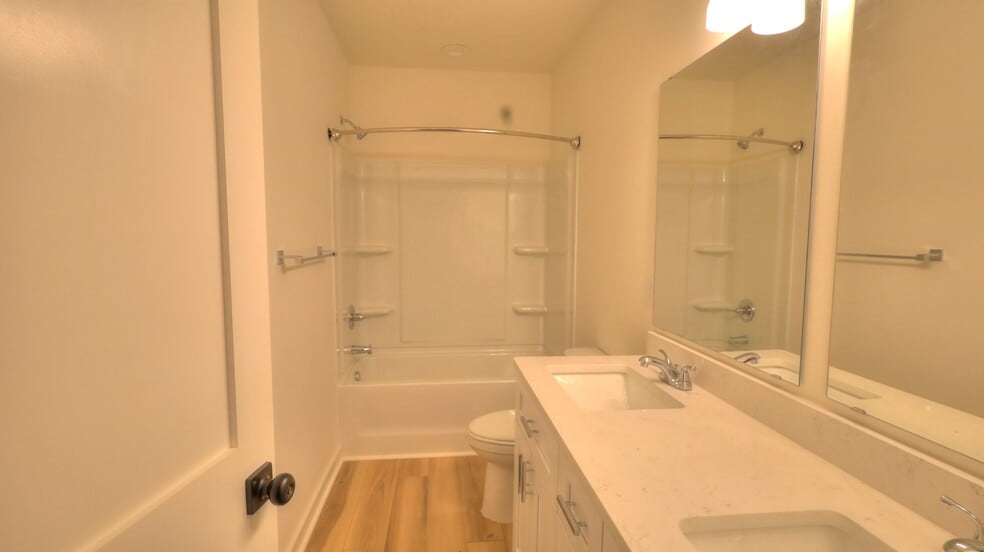 Building Photo - 345 W Stewart Ave