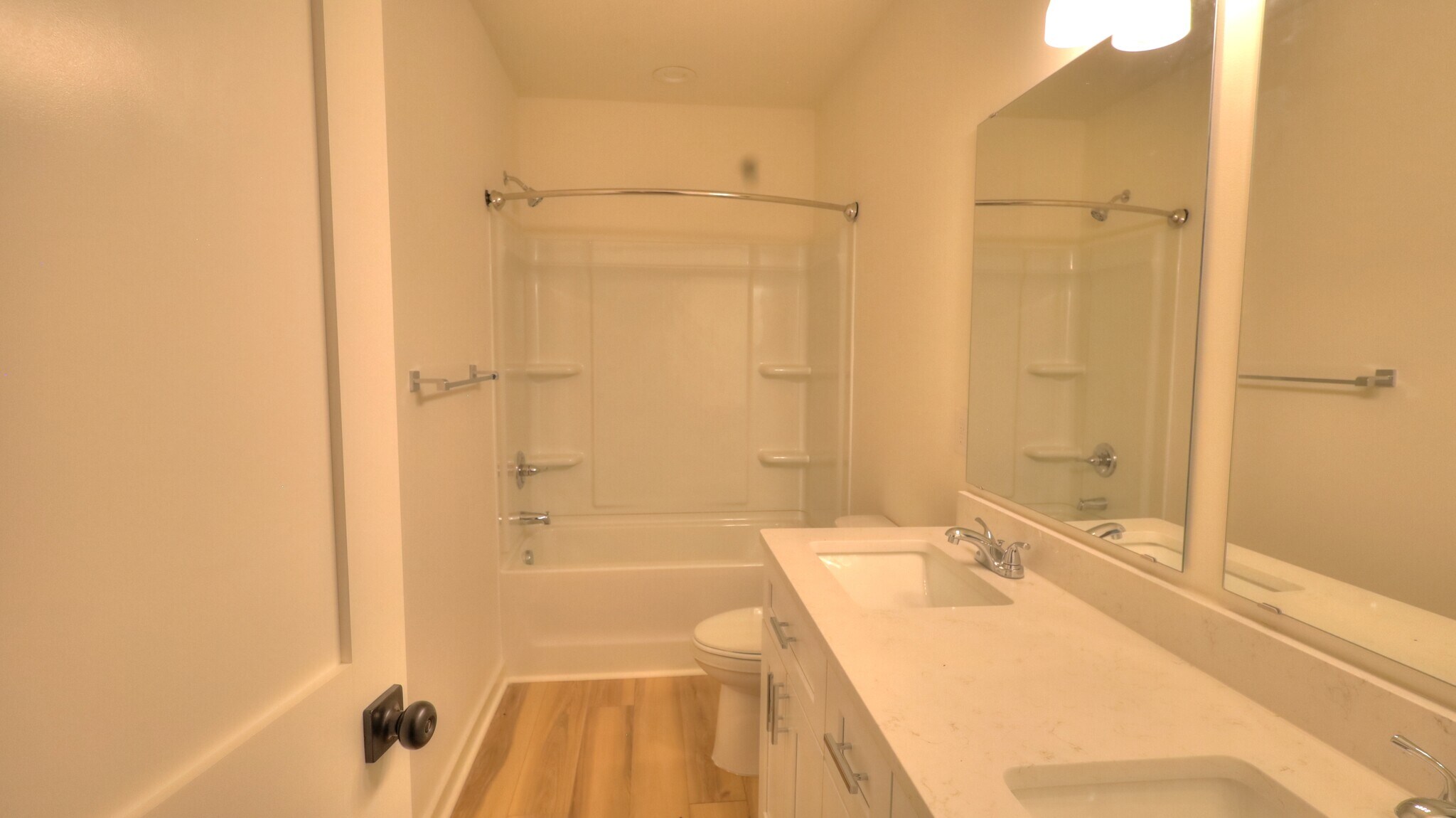 Building Photo - 345 W Stewart Ave