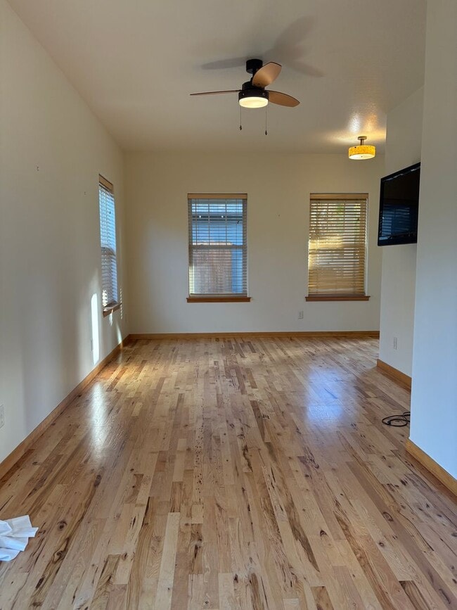 Building Photo - Spacious Lewis & Clark 4-Bedroom Home 2 WE...