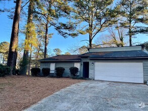 Building Photo - Renovated Ranch Home in Quiet Neighborhood