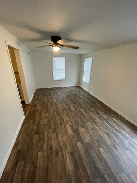 Building Photo - 1022 Shiels Dr