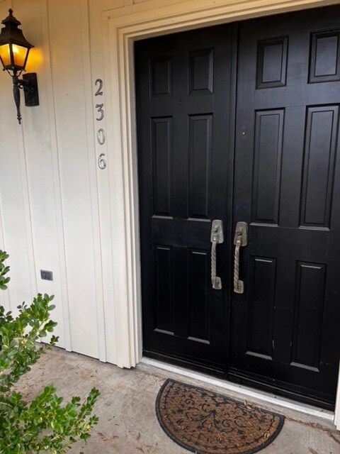 Building Photo - 2306 Quail Hollow Dr