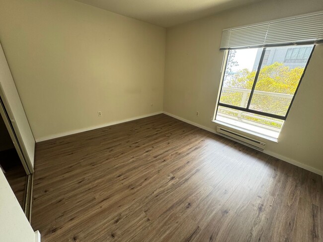 Building Photo - 3 Admiral Dr