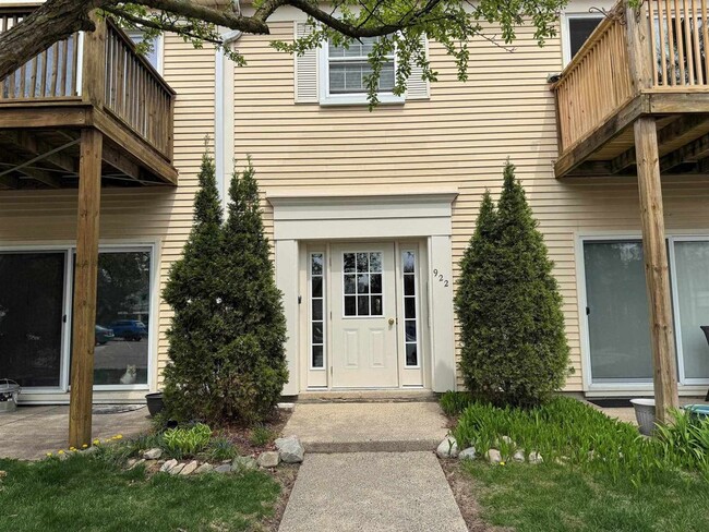 Primary Photo - 922 Chestnut Hill Dr