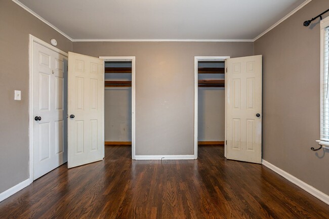 Building Photo - 3 Bedroom 1 Bath in Tulsa
