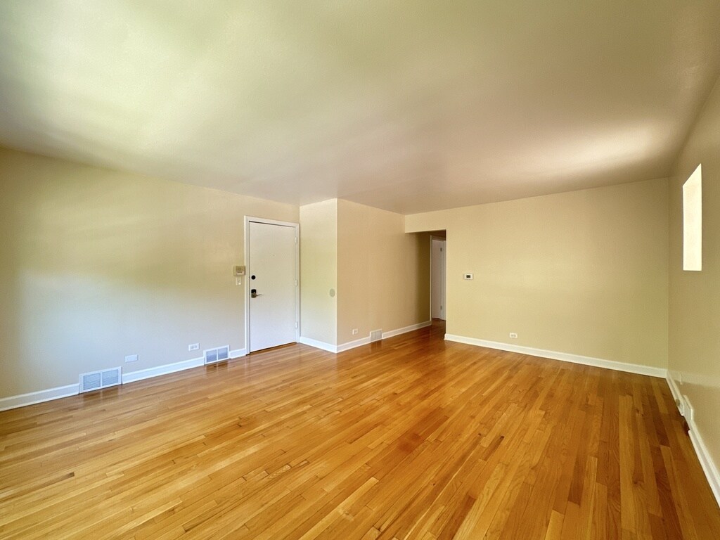 Building Photo - 5534 N Campbell Ave