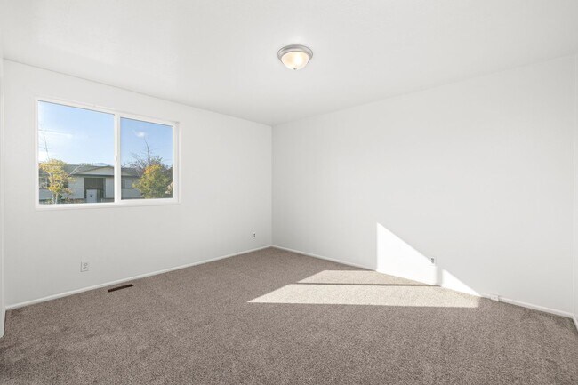 Building Photo - 6585 S 5135 W