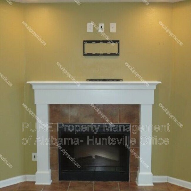 Building Photo - 3312 Lakeland Dr SW