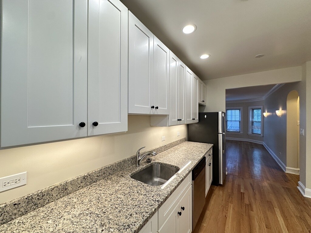 Building Photo - 912 Crain St
