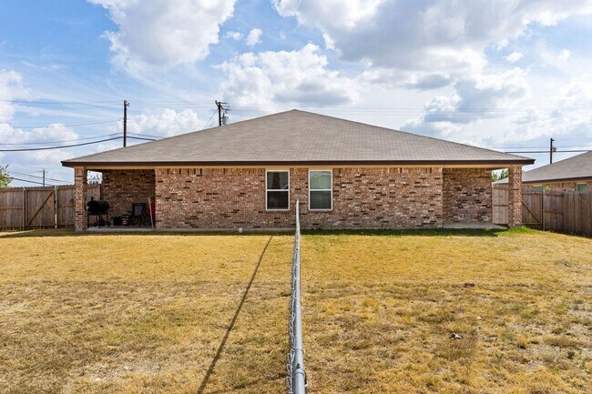 Building Photo - 922 Industrial Ave