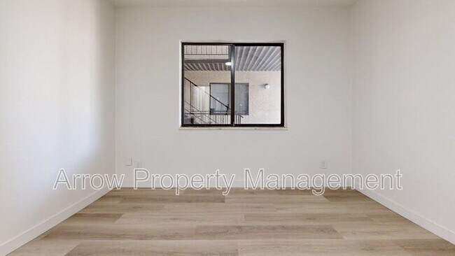 Building Photo - 207 E Arbor Ave