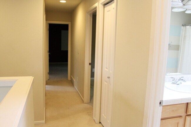 Building Photo - Rose Hill - Kirkland Home