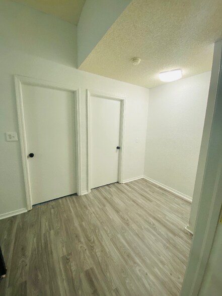 Building Photo - 11055 Breeze Ct