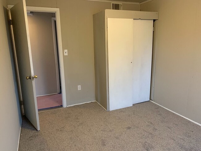 Building Photo - MOVE IN SPECIAL! 2 Bedroom Home in Carlisle