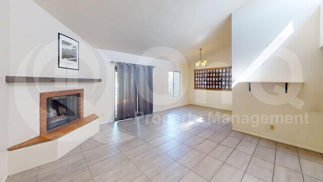 Building Photo - 3402 N Richland Dr