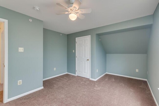 Building Photo - 5806 Riverfront Dr