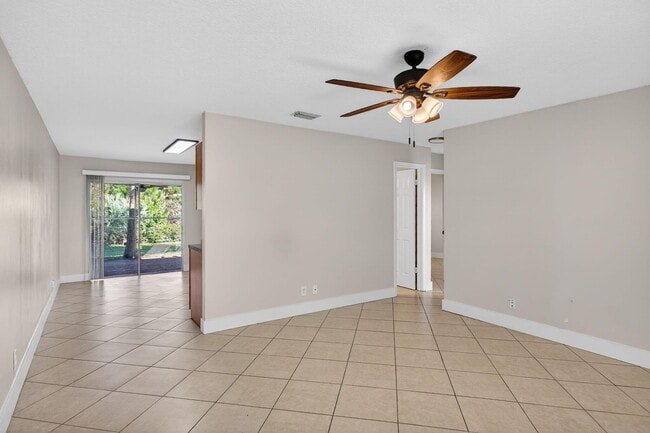 Building Photo - 8695 SE Hobe Ridge Ave