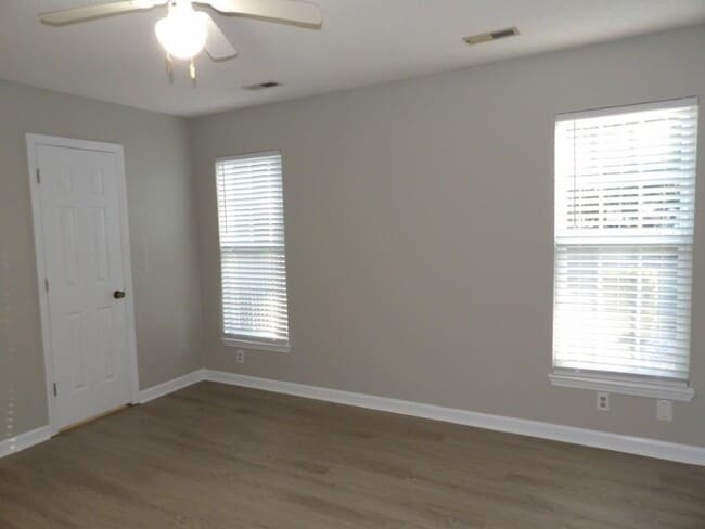 Building Photo - 4363 Spa Dr