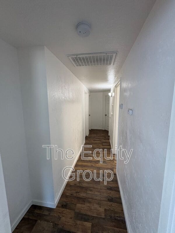 Building Photo - 495 N Perry Ave